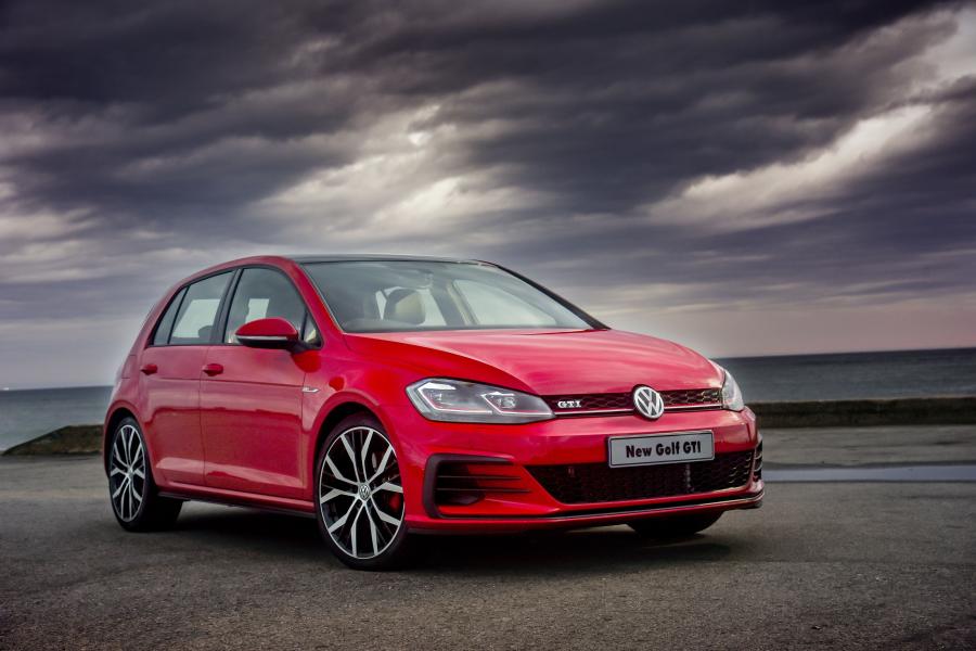  Volkswagen Golf GTI 5-Door 2017 года  (ZA) (фото 9 из 18)